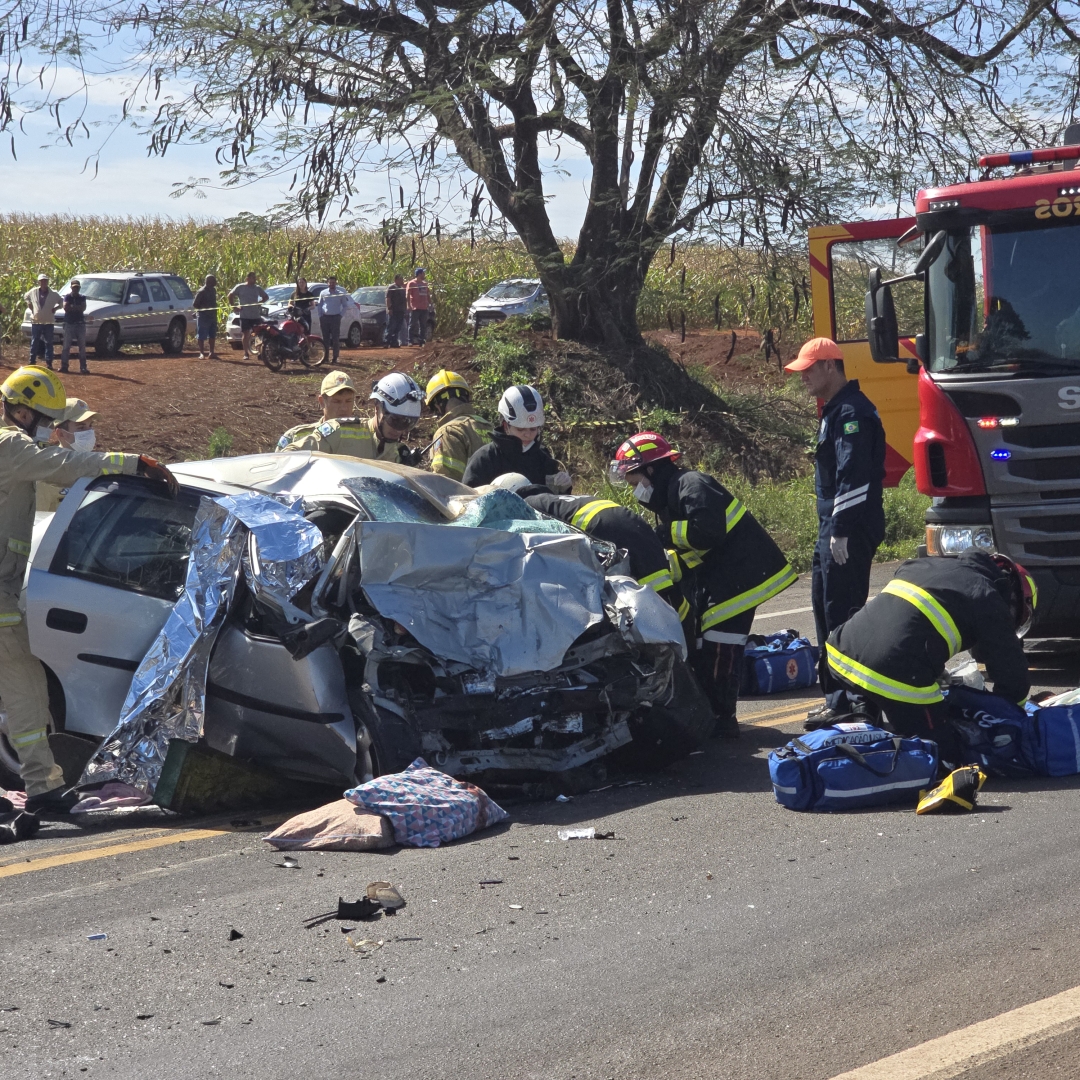 Duas pessoas morrem de acidente na rodovia de Doutor Camargo