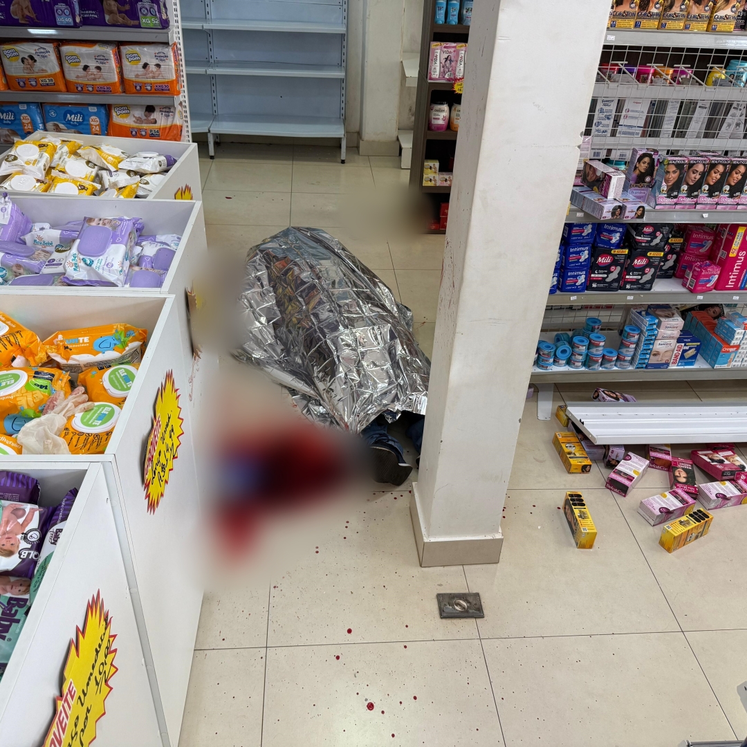 Criminosos invadem farmácia e matam dono a tiros na frente da esposa