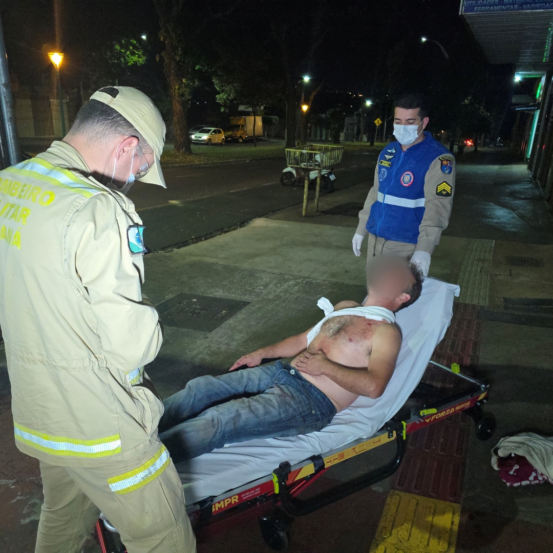 Homem é ferido com facada no pescoço durante roubo em Maringá