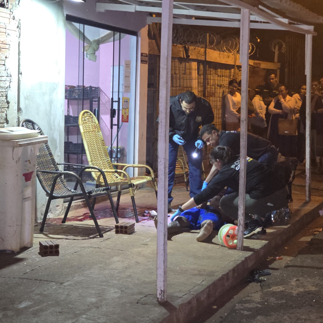 Rapaz de 31 anos é executado a tiros na frente da esposa na cidade de Sarandi