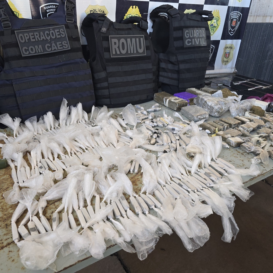 Presos do regime semiaberto transformam escola municipal desativada em centro de distribuição de drogas
