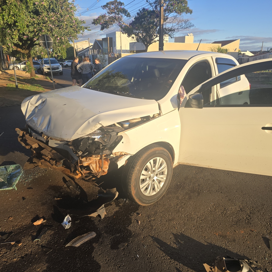 Motorista de aplicativo invade preferencial e deixa passageira ferida