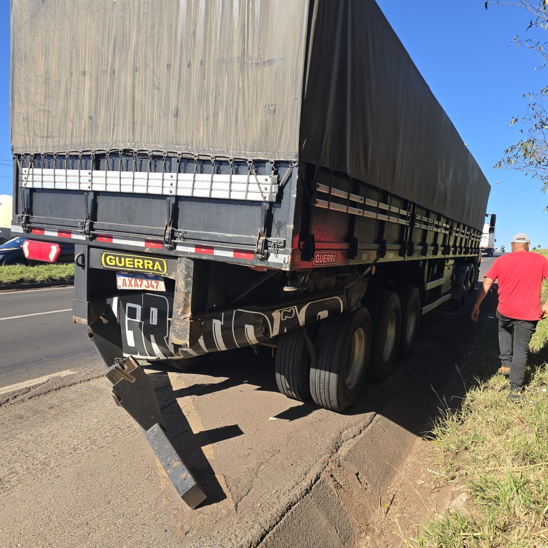 Acidente entre caminhão e carreta na rodovia de Marialva deixa trabalhador em estado grave