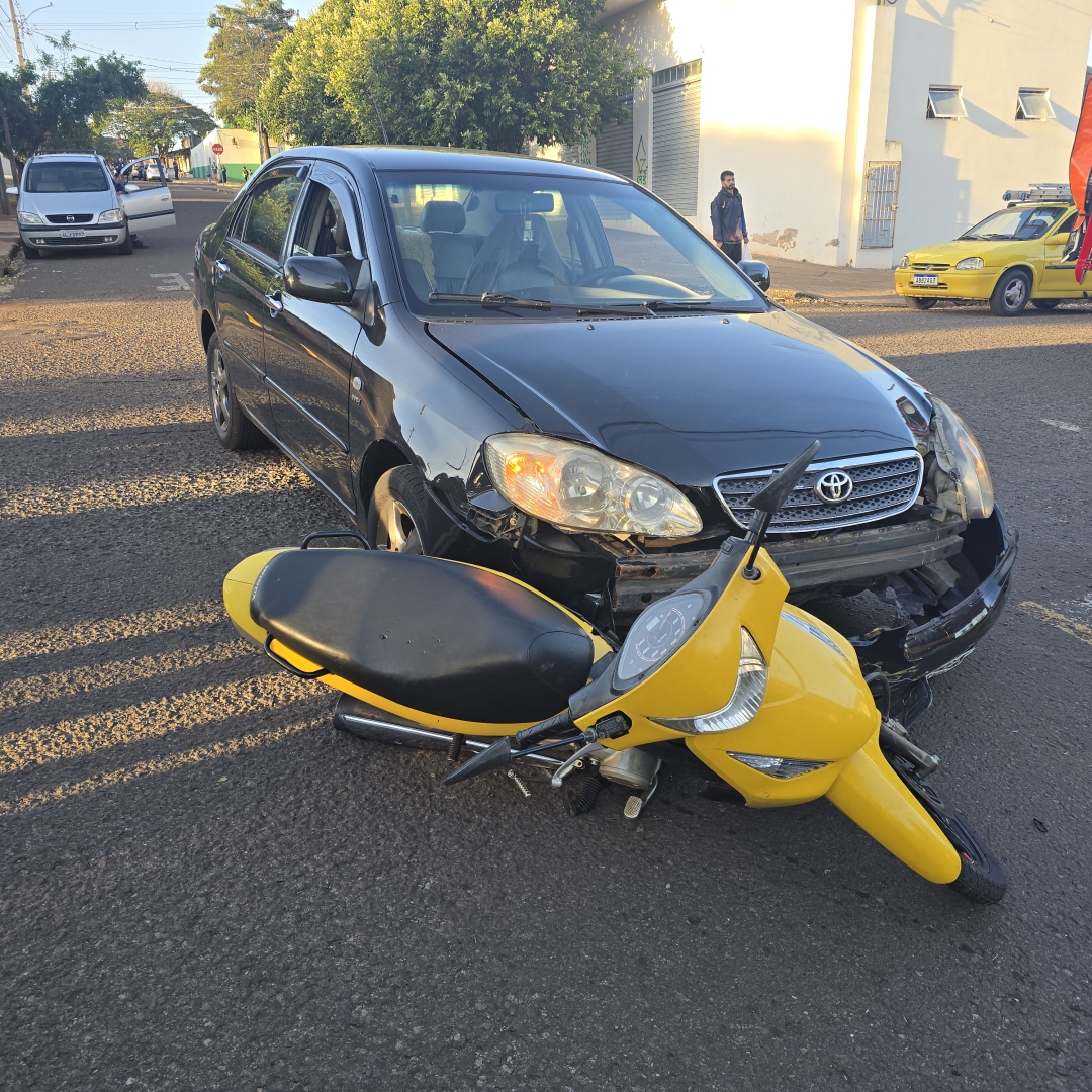 Mulher fica gravemente ferida após motorista invadir preferencial no Conjunto Guaiapó