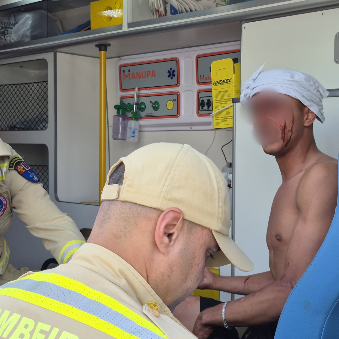 Briga no trânsito deixa rapaz de 20 anos ferido na cabeça