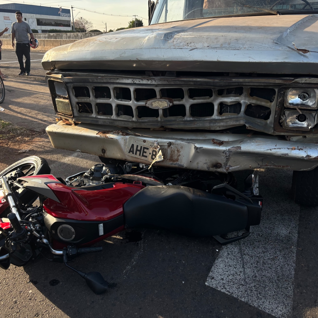 Motociclista de 18 anos sofre acidente gravíssimo no Conjunto Requião