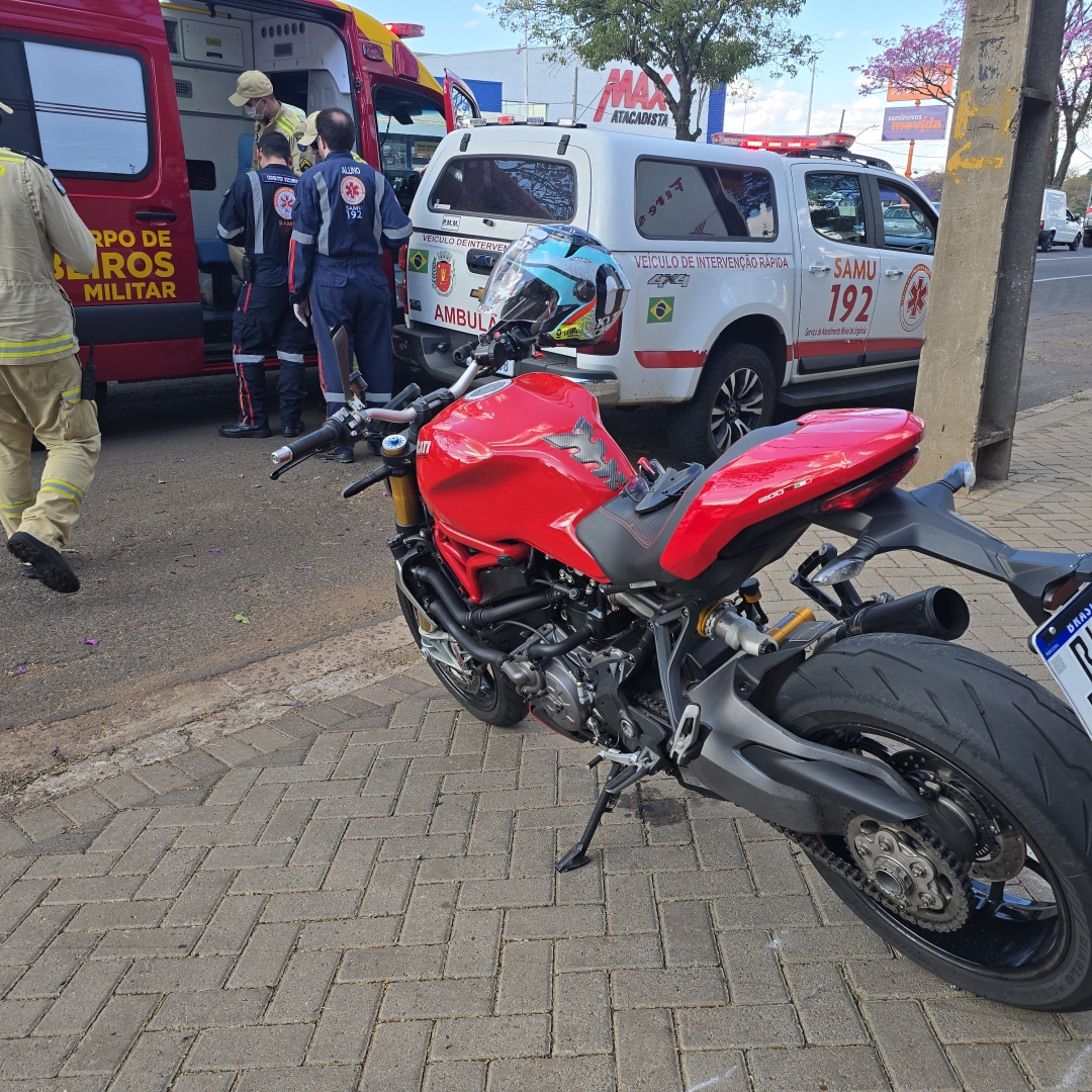 Motociclista sofre ferimentos ao cair de moto de alta cilindrada na Avenida Colombo