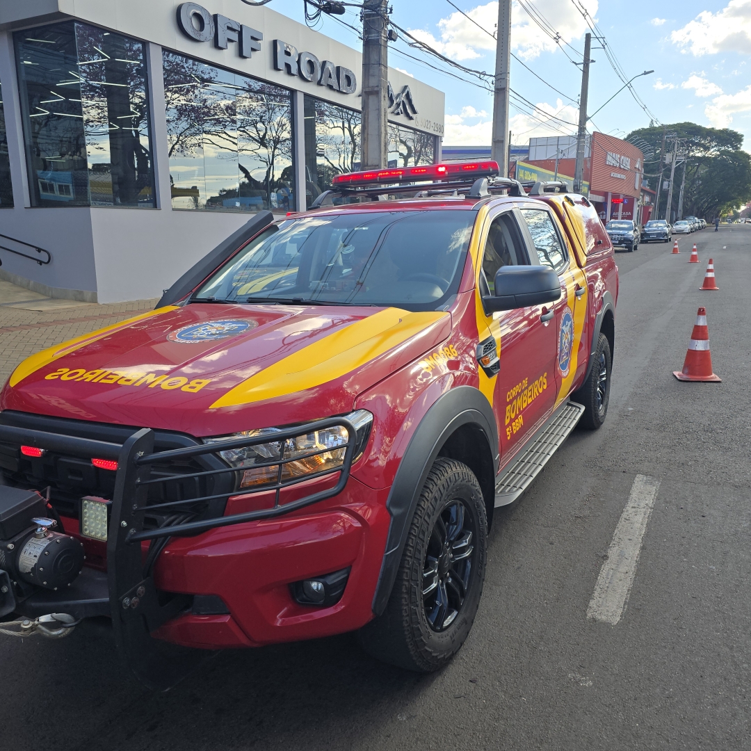 Motociclista sofre ferimentos ao cair de moto de alta cilindrada na Avenida Colombo