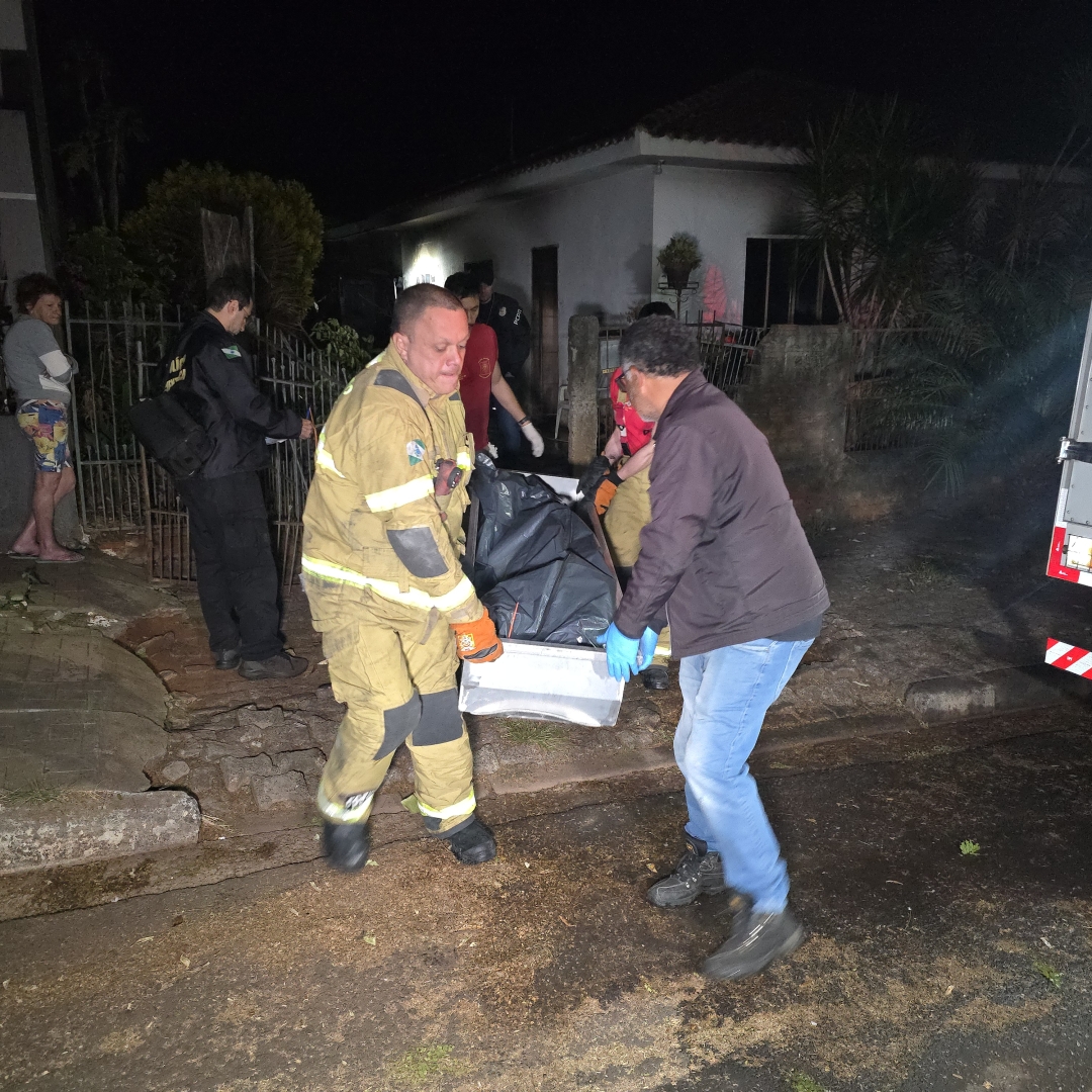 Homem de 57 anos morre carbonizado durante incêndio na Vila Esperança