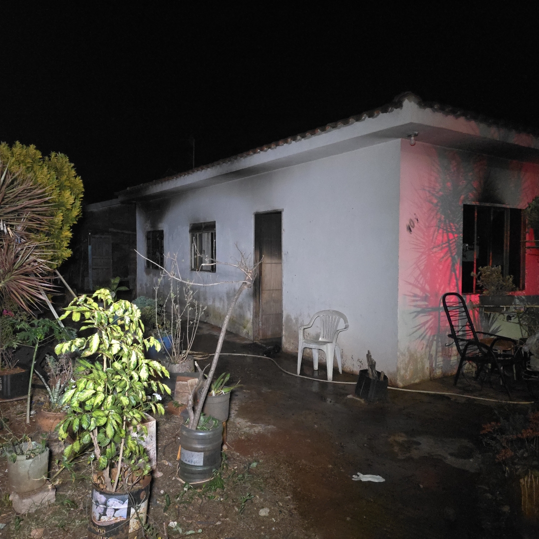 Homem de 57 anos morre carbonizado durante incêndio na Vila Esperança