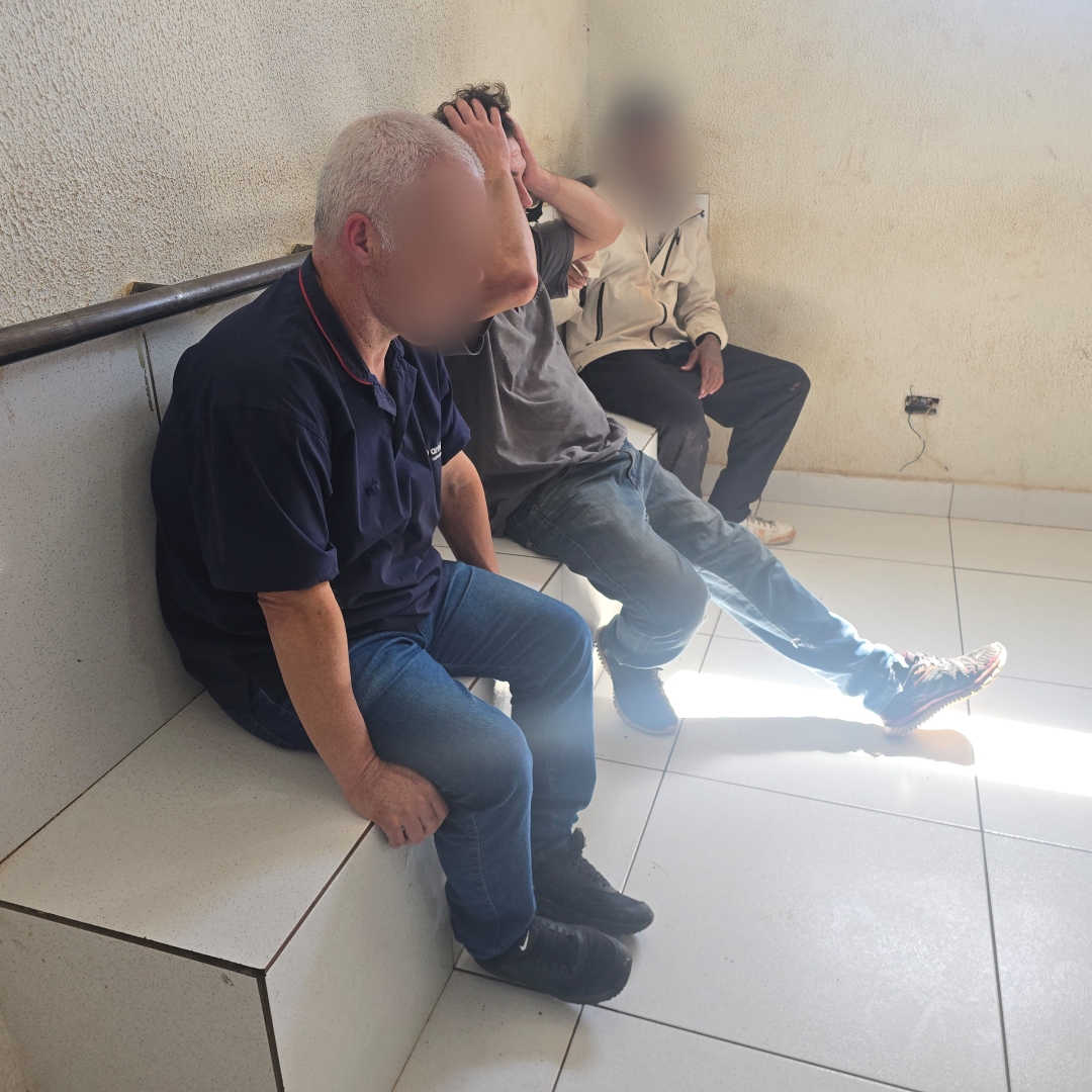Operador de caixa e amigo são presos após praticarem furto em supermercado