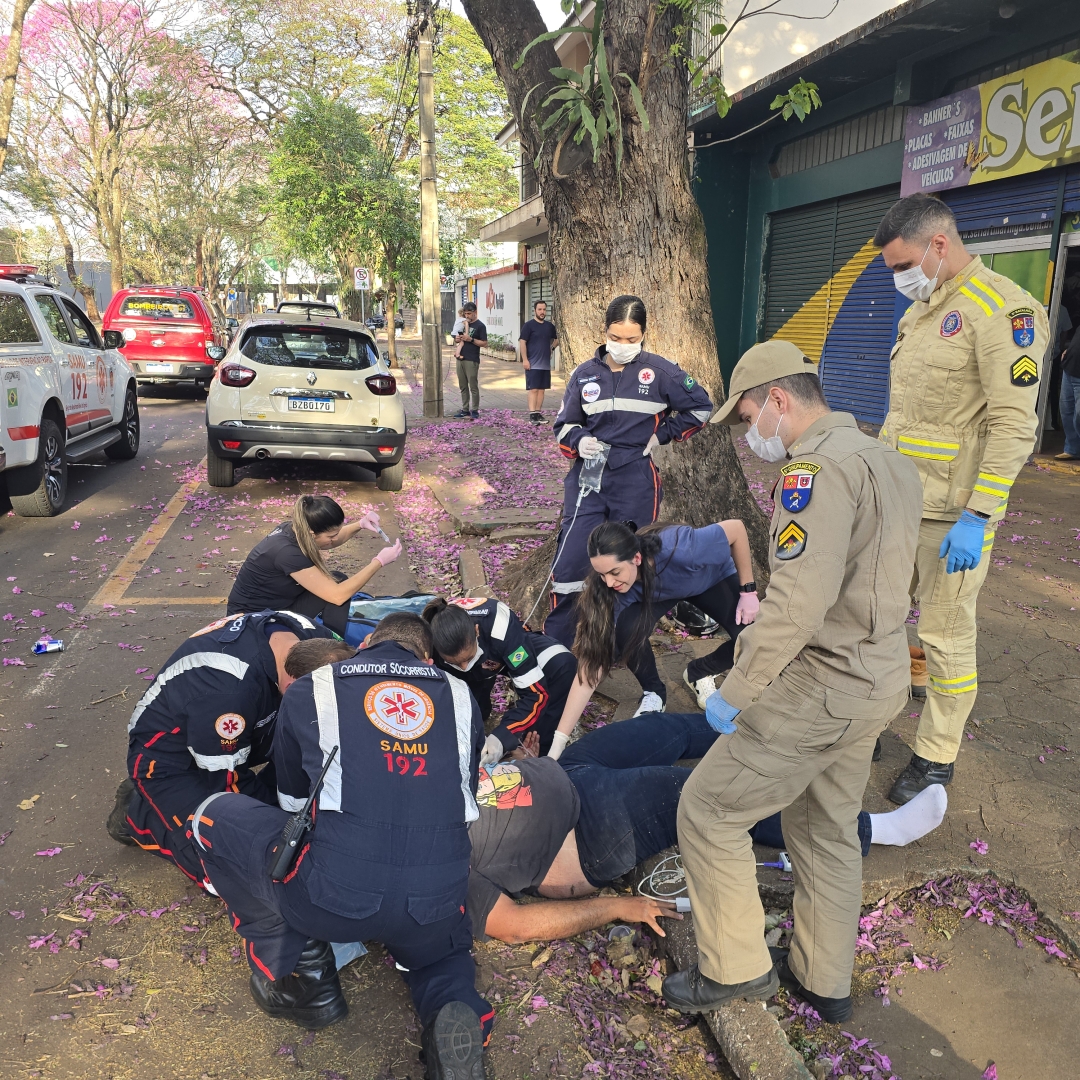 Motociclista sofre acidente grave após motorista invadir preferencial