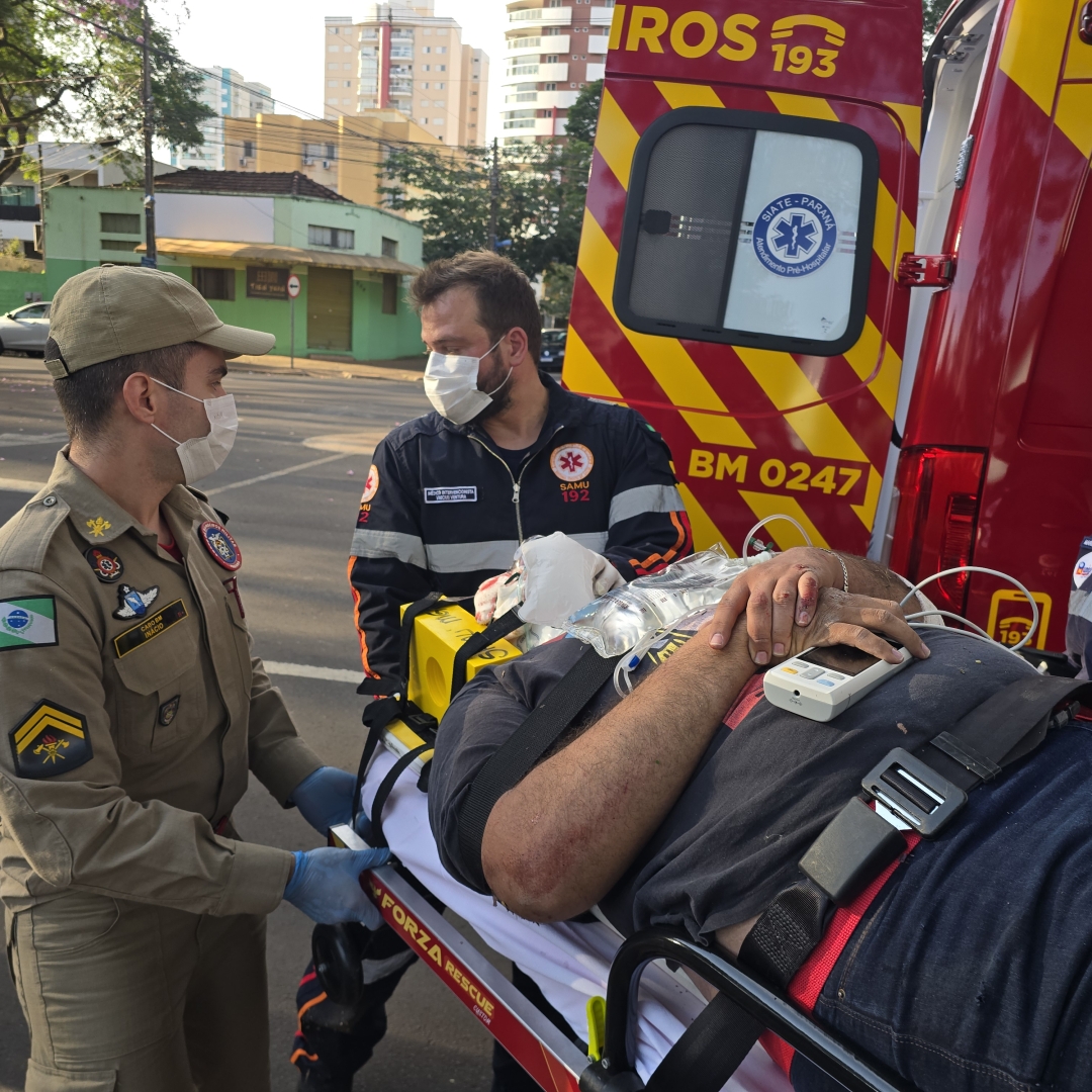 Motociclista sofre acidente grave após motorista invadir preferencial
