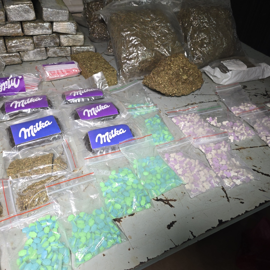 Traficantes de Sarandi são presos com grande quantidade de drogas e arma 