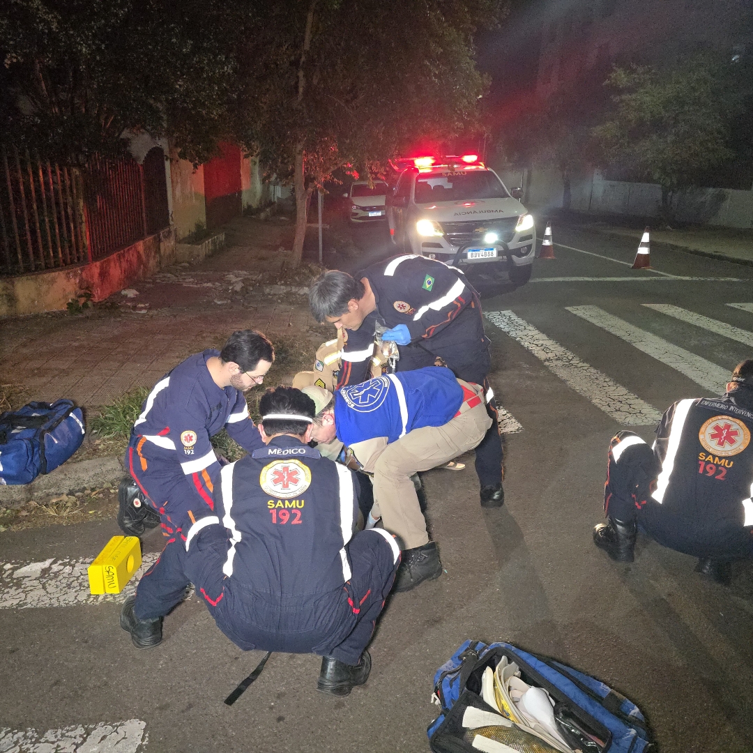 Gestante de 30 anos sofre queda com veículo em movimento