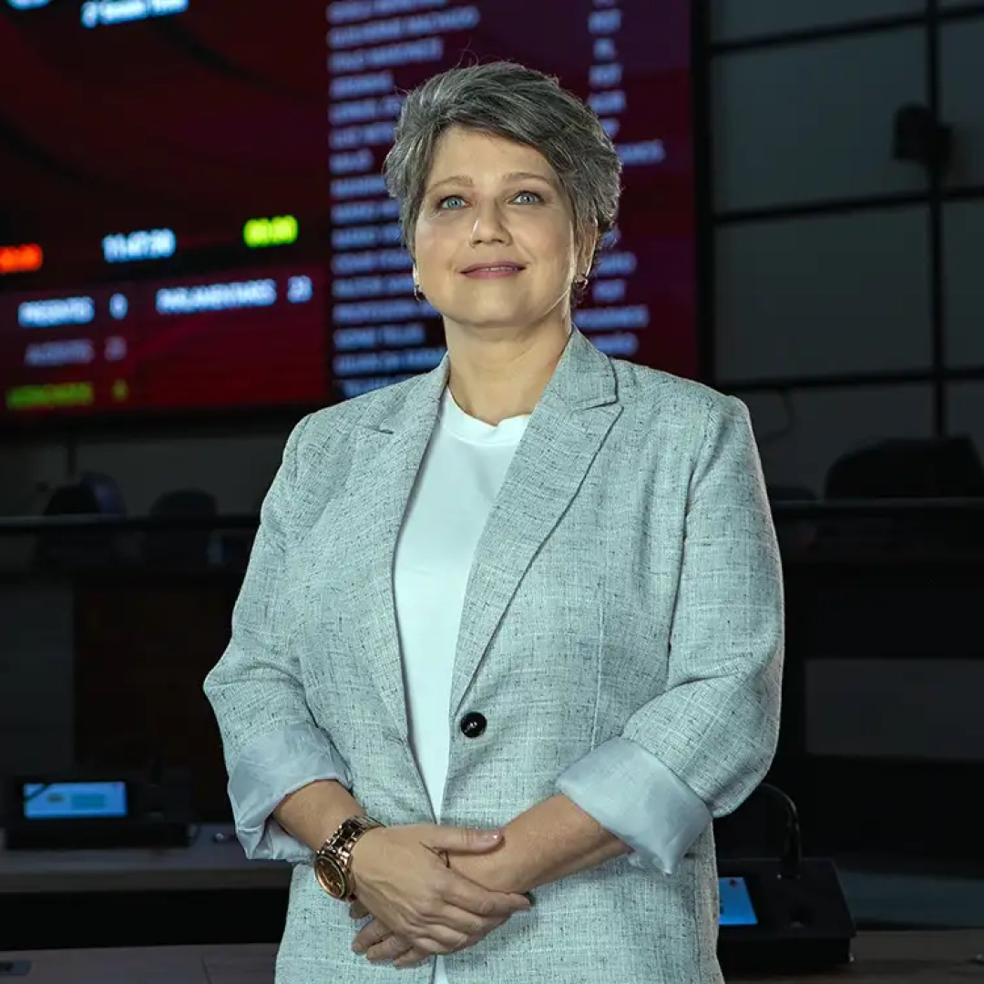 Vereadora Cris Lauer é cassada por 20 votos a 2