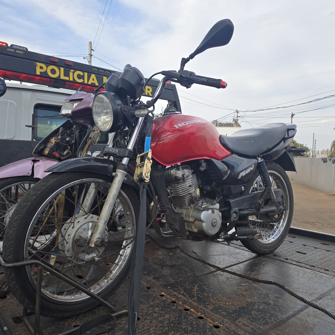 Homem é preso após trocar drogas por moto furtada em Maringá