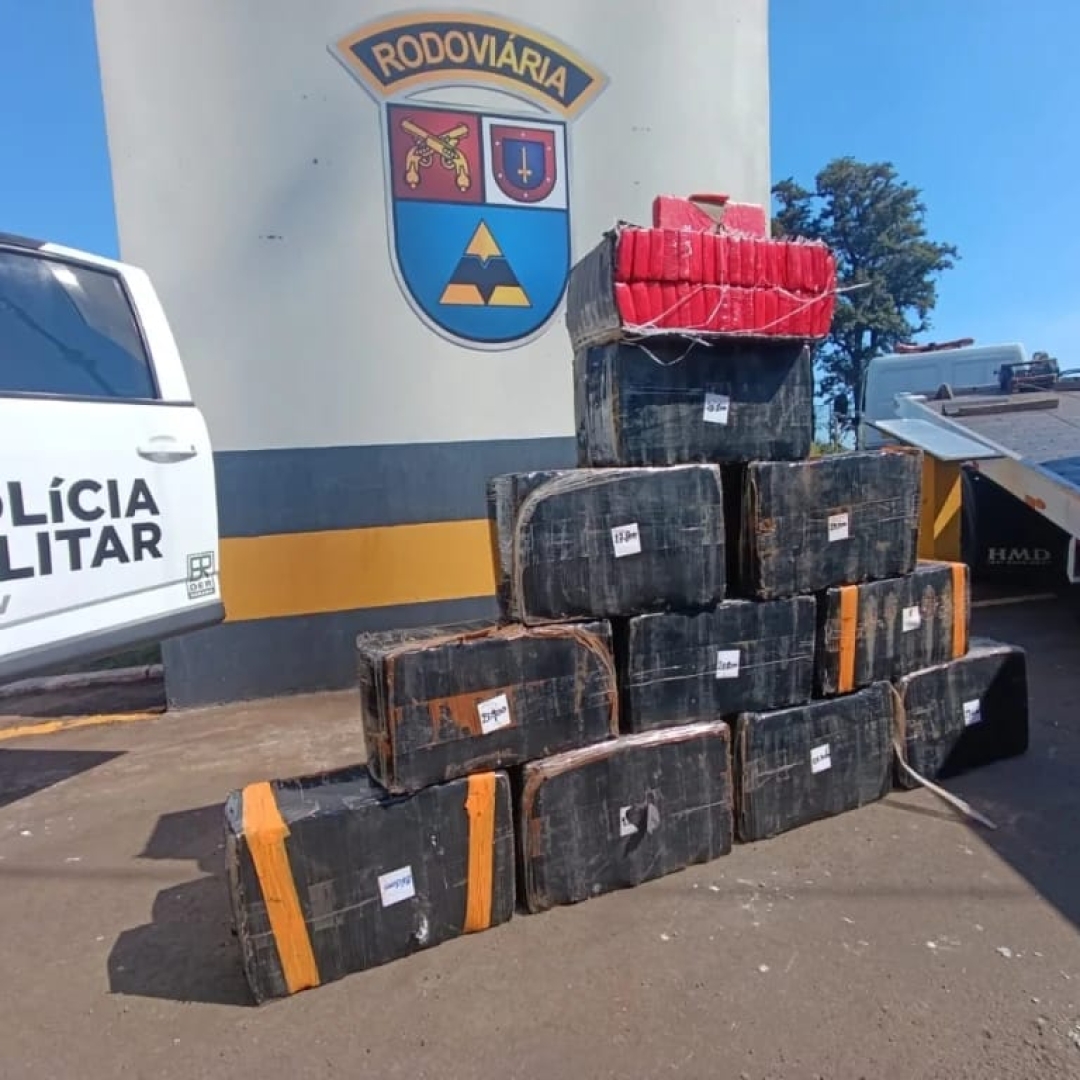 Carro com quase 300 quilos de maconha é apreendido abandonado na rodovia PR-323