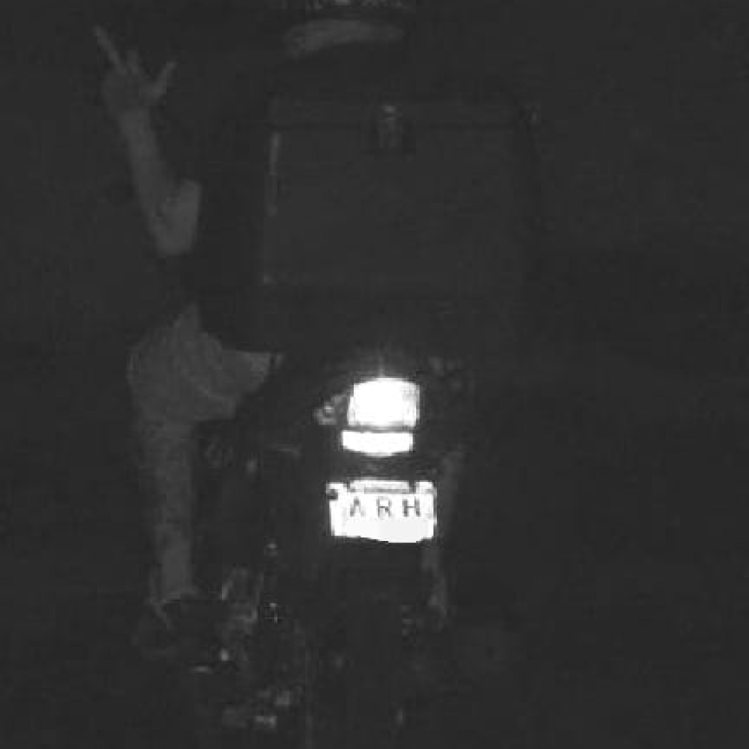 Piloto que fazia gestos obscenos com moto contendo mais de 64 mil em débitos é abordado