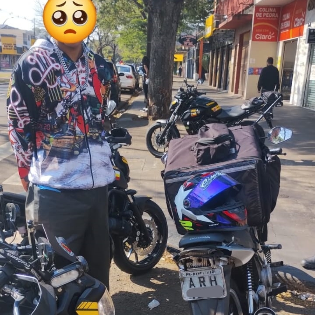 Piloto que fazia gestos obscenos com moto contendo mais de 64 mil em débitos é abordado
