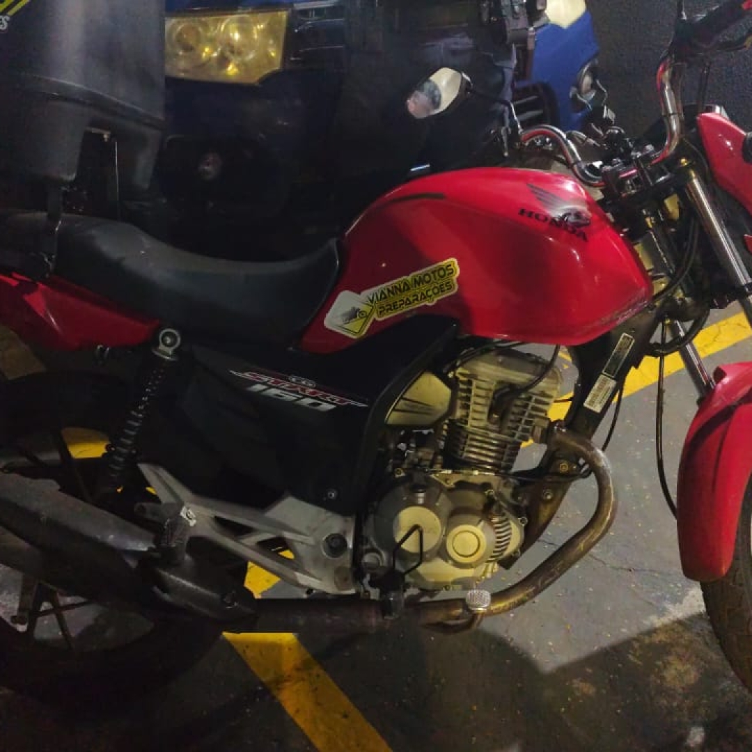Guarda Municipal apreende adolescente com moto furtada, drogas e simulacro em Sarandi