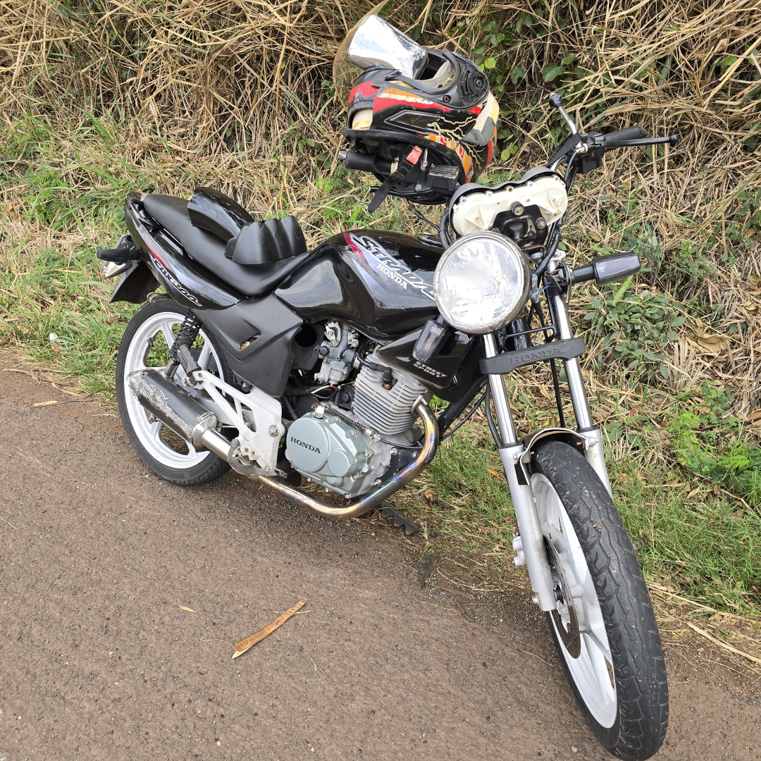 Motociclista sofre acidente grave ao bater na traseira de caminhão na PR-317