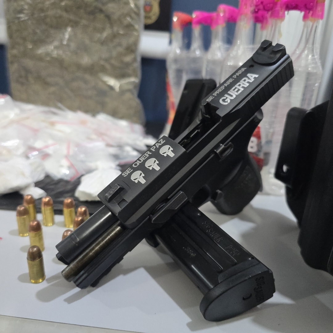 Rapaz envolvido em homicídio é preso com grande quantidade de cocaína e arma de fogo
