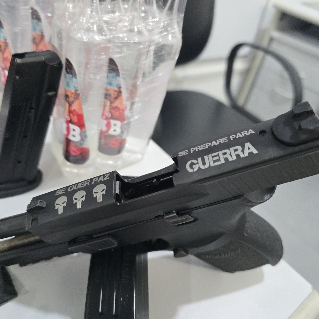 Rapaz envolvido em homicídio é preso com grande quantidade de cocaína e arma de fogo
