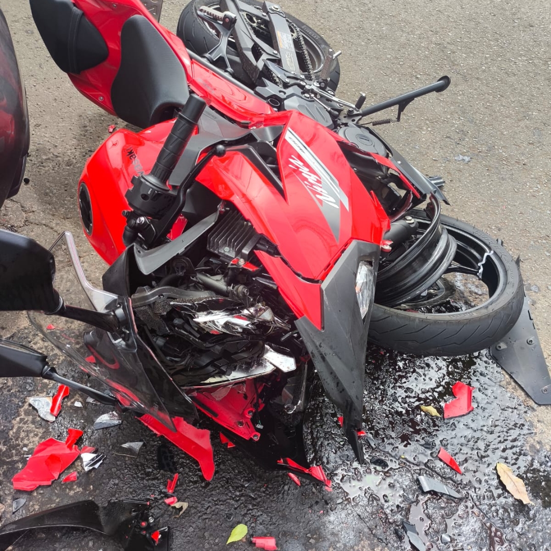 Motociclista sofre acidente grave após motorista invadir preferencial em Maringá