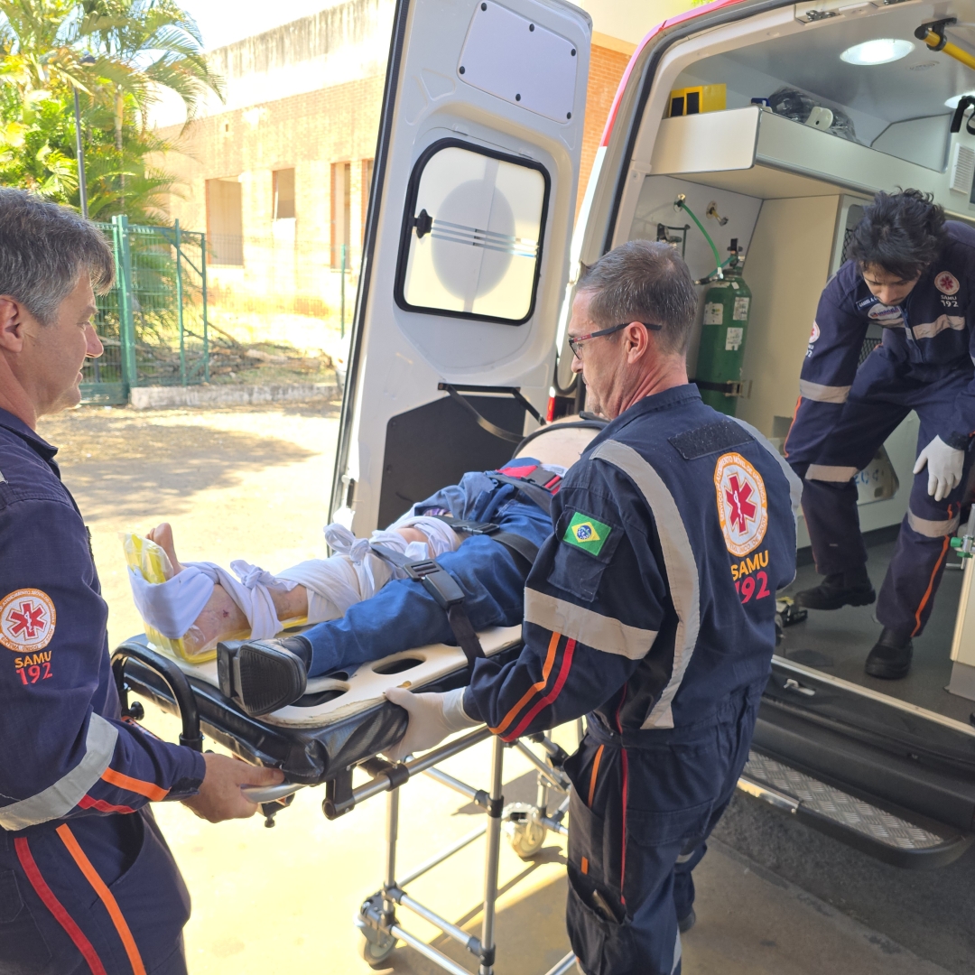 Homem de 66 anos sofre fratura grave ao ser atropelado por carro no centro de Maringá