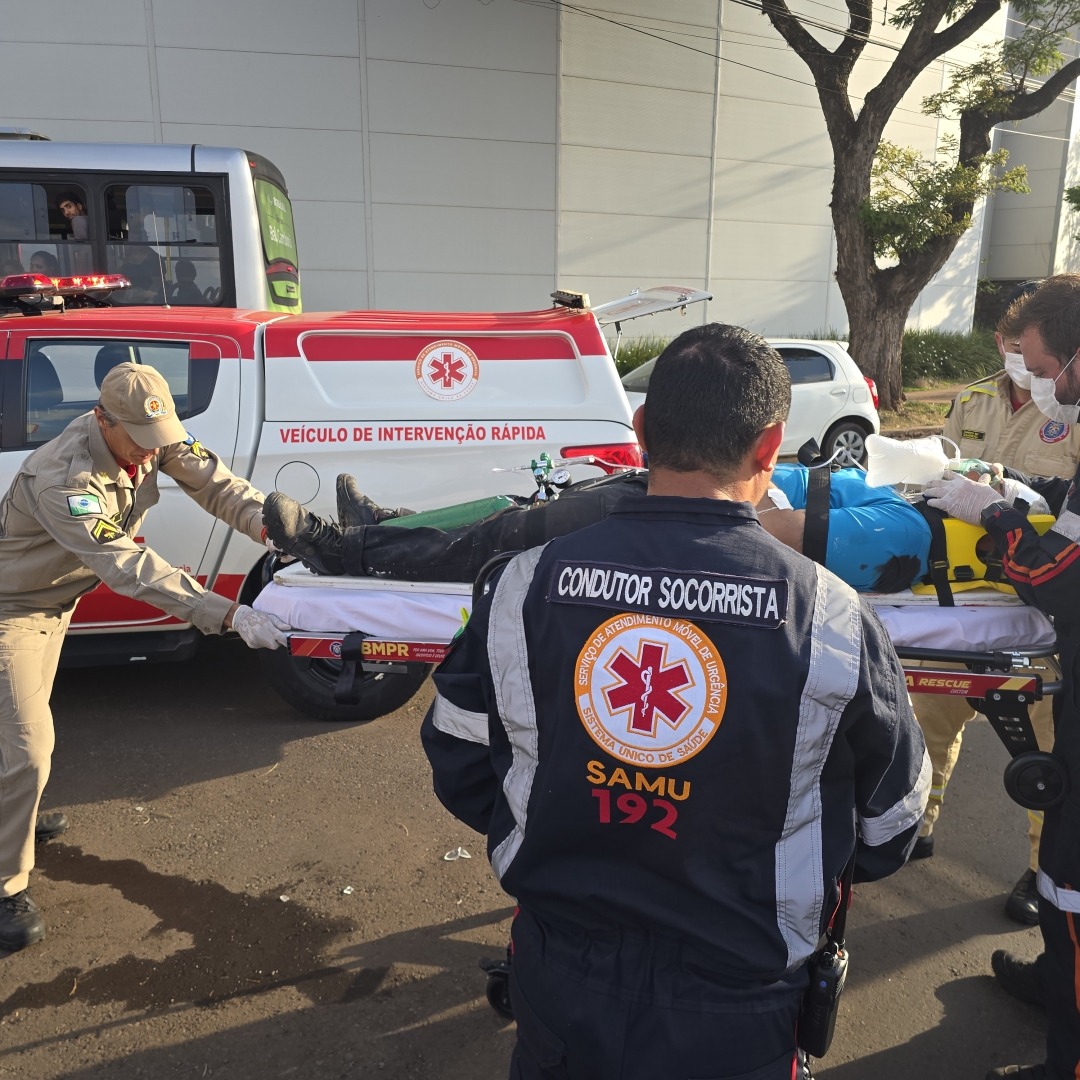 Motociclista sofre trauma de crânio grave ao se envolver em acidente