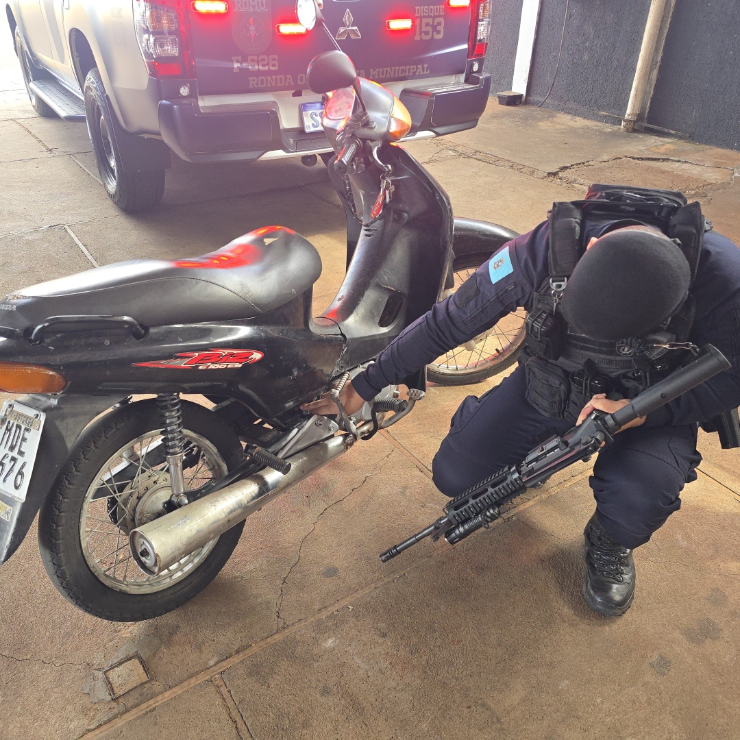Guardas Municipais de Sarandi e Maringá prendem suspeito com moto adulterada