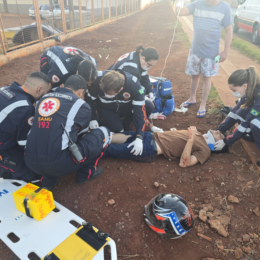 Motociclista de 24 anos sofre acidente grave próximo do trevo do Catuaí