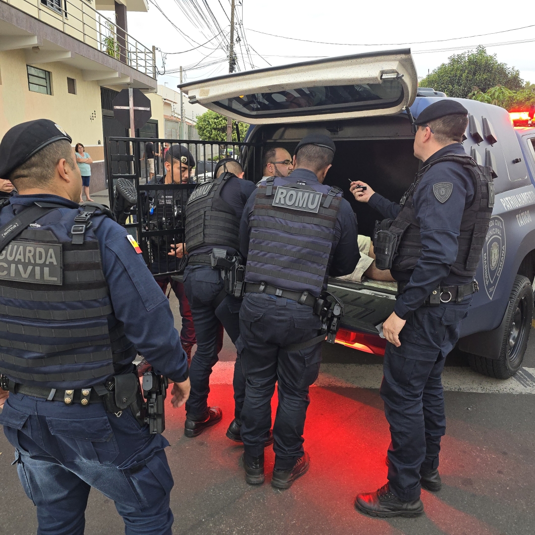 Homem com mandado de prisão por estupro é preso após fugir da GCM e atropelar motoboy