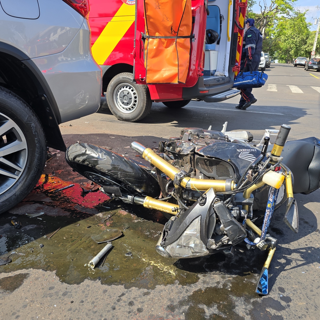 Motorista de caminhonete invade preferencial e provoca acidente grave na Mandacaru