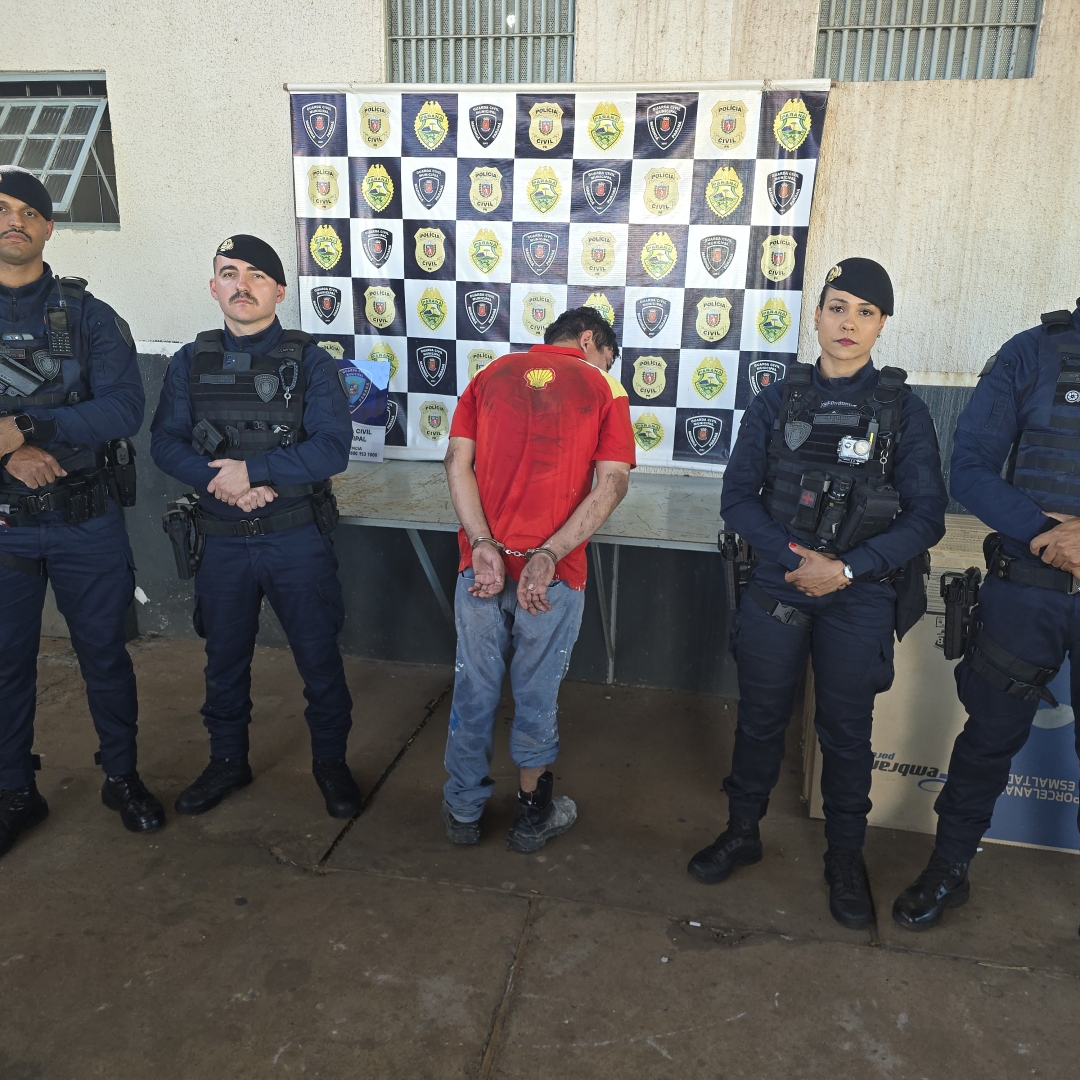 Homem com tornozeleira tenta praticar roubo com arma e acaba preso pela ROMU