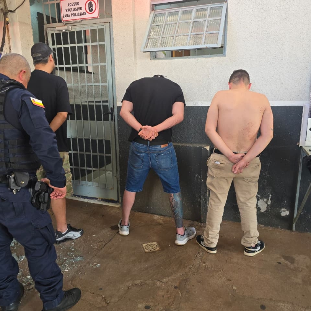 Guarda Civil Municipal de Maringá prende três homens com pistola 9mm e drogas