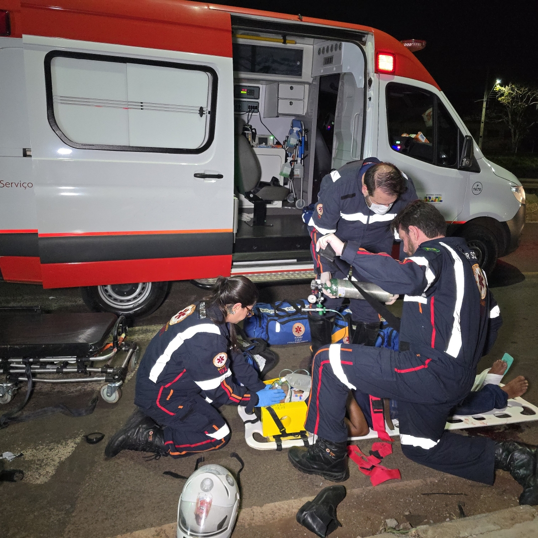 Homem de 42 anos sofre acidente grave ao bater de frente com automóvel