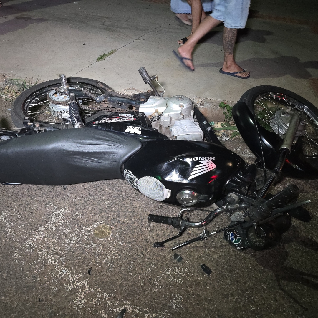 Homem de 42 anos sofre acidente grave ao bater de frente com automóvel