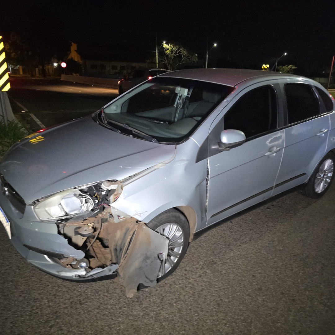 Homem de 42 anos sofre acidente grave ao bater de frente com automóvel