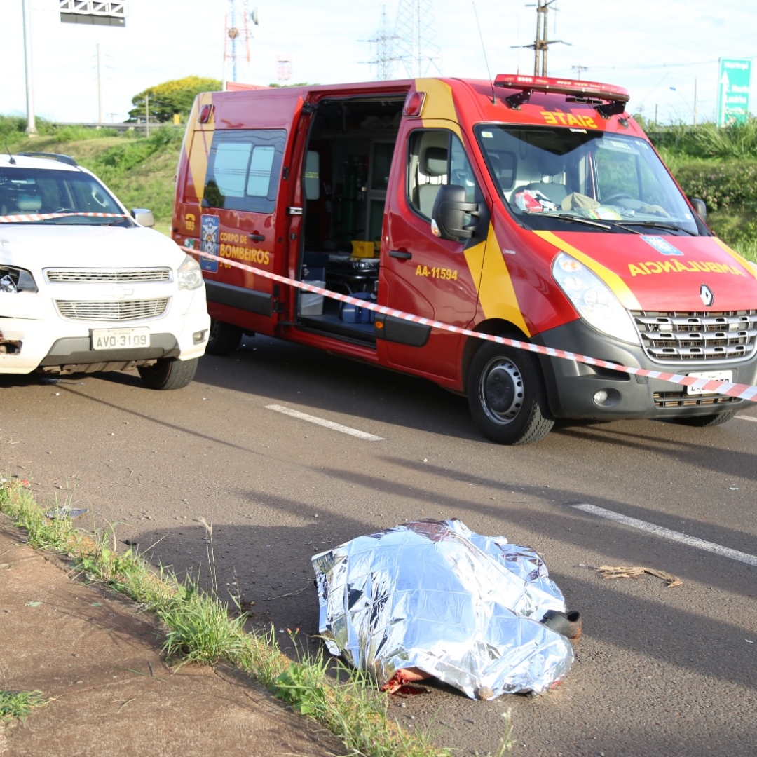 Ciclista morre ao ser atropelado por camionete em Maringá