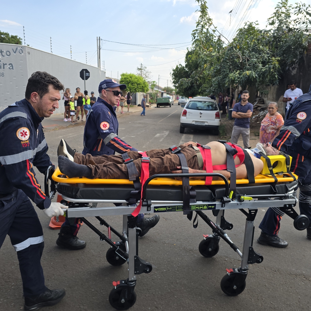 Homem é socorrido após ser esfaqueado e espancado na cidade de Sarandi