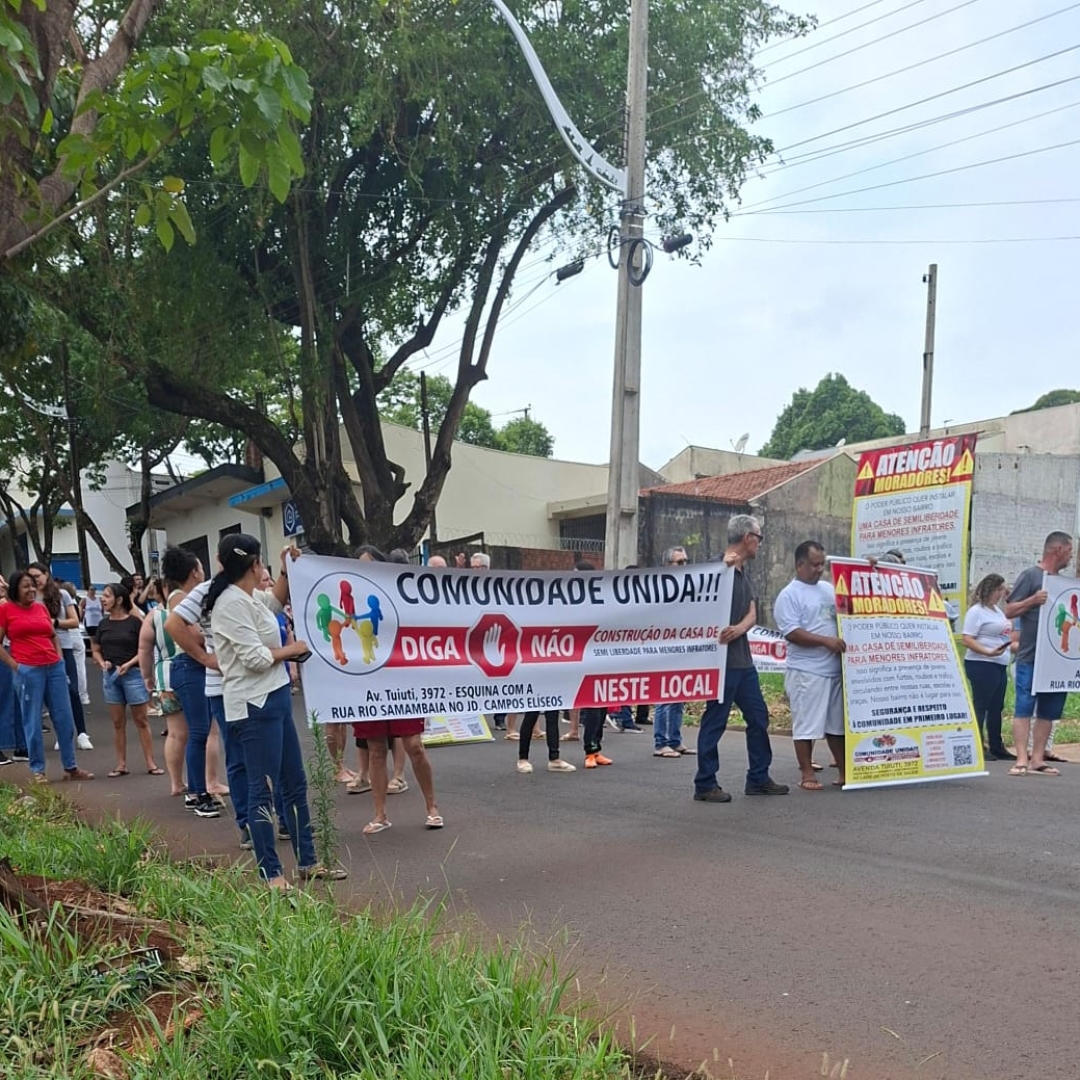 Moradores protestam contra construção de casa de semiliberdade na Avenida Tuiuti