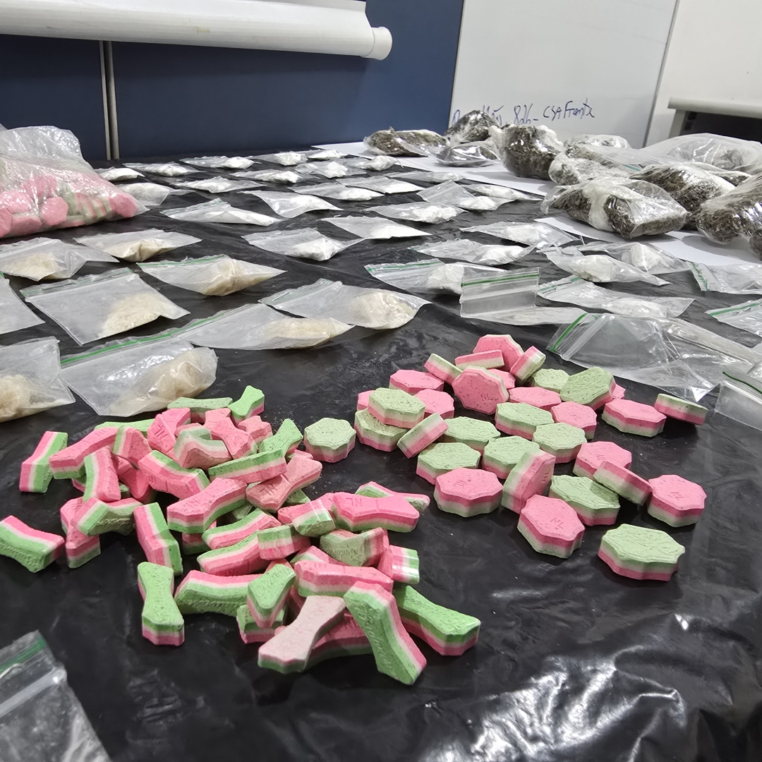 Homem é preso em flagrante vendendo drogas para estudantes da UEM
