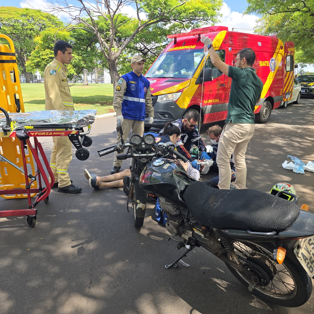 Motociclista de 38 anos é intubado após sofrer queda na Avenida Tuiuti