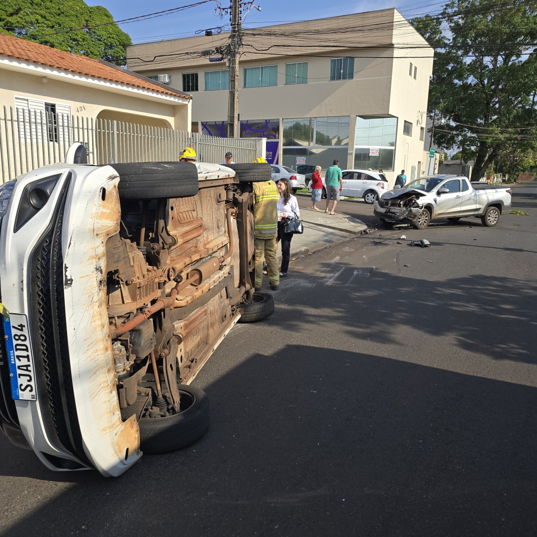 Mulher é resgatada após sofrer acidente na Vila Progresso, em Maringá