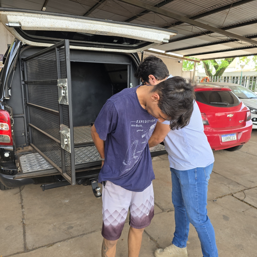 Polícia Civil de Maringá recupera carros furtados e apreende drogas com casal