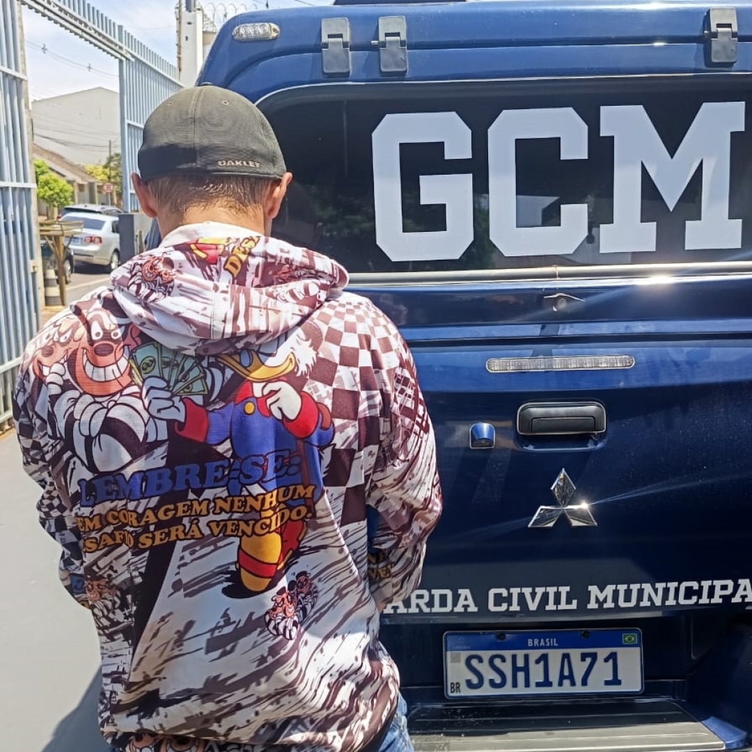 Guarda Civil Municipal de Sarandi prende em flagrante ladrão de fios