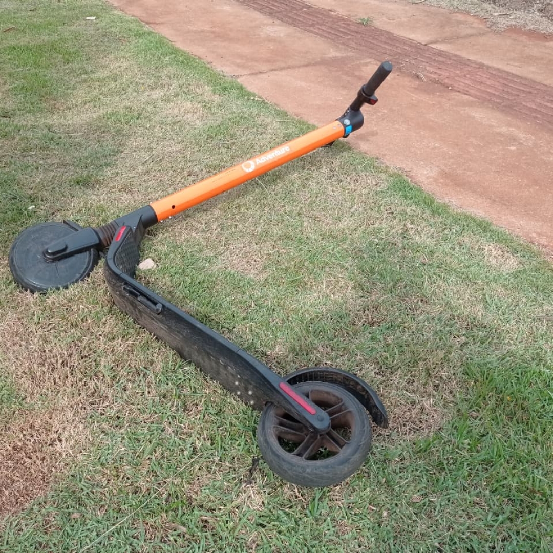 Jovem de 20 anos sofre acidente grave ao cair de patinete