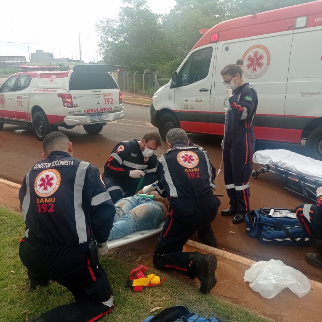 Jovem de 20 anos sofre acidente grave ao cair de patinete